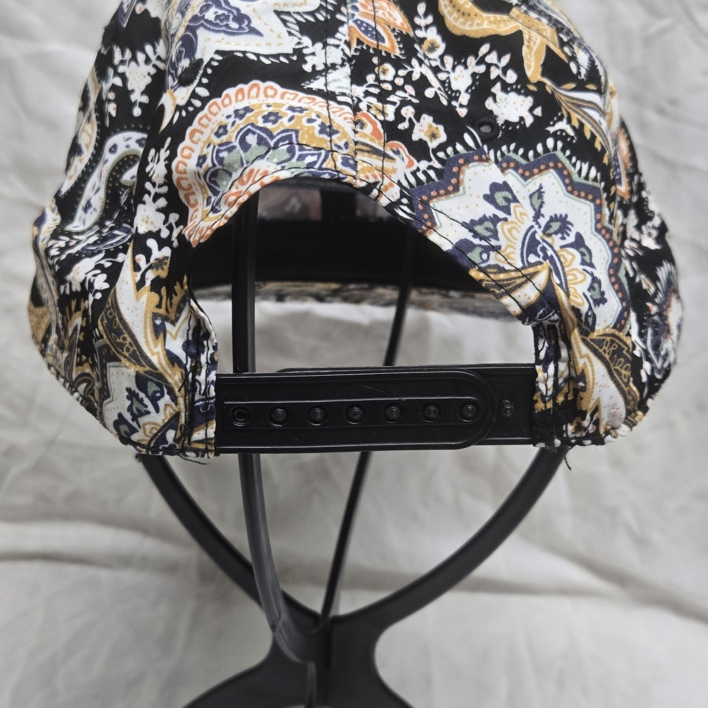 Paisley Pattern Cap with‎ Embroidered Logo - Picture 2 of 2